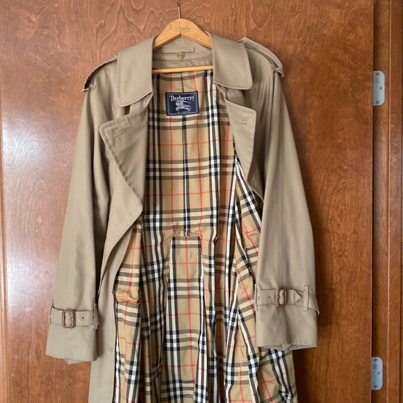 - Men’s Burberry Beige Kensington Belted Trench Coat with wool vest zip liner
